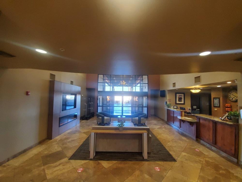 Spark by Hilton Phoenix East Mesa photo 17