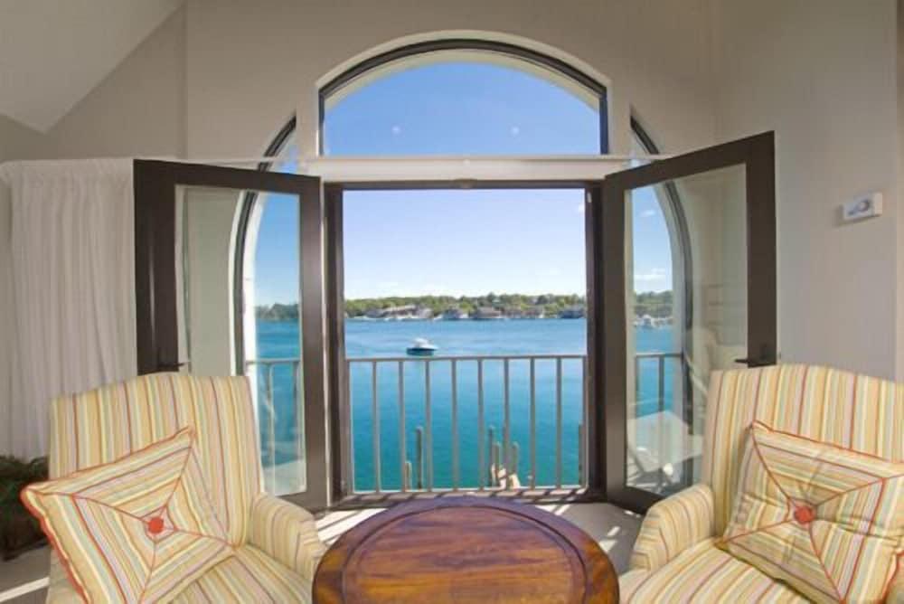 Edgewater Inn- Charlevoix photo 7