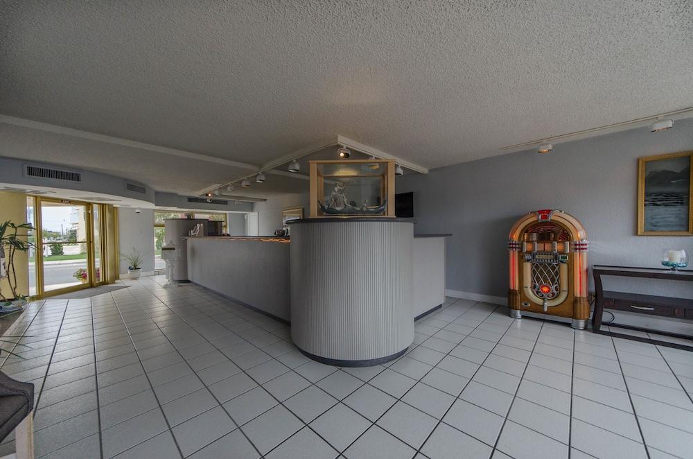 Attache Motel photo 70