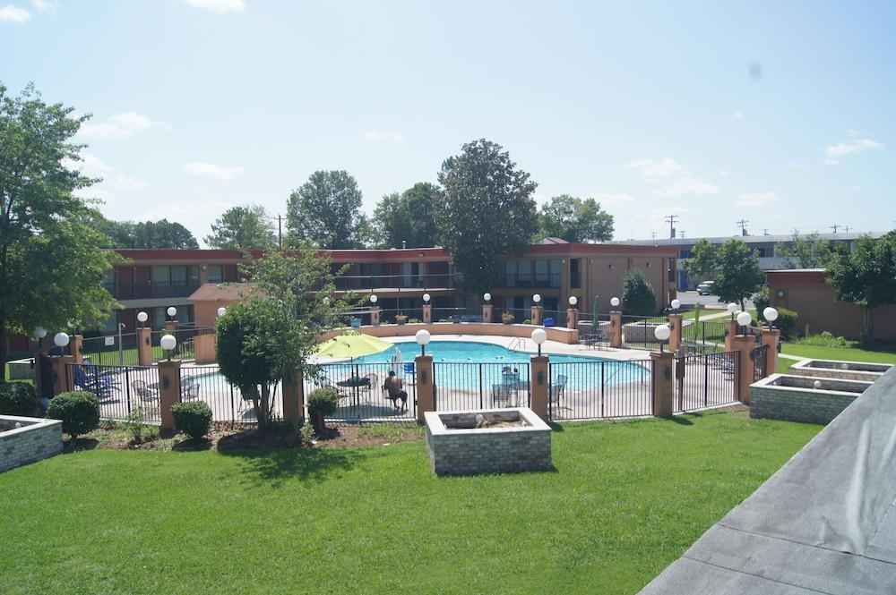 Royal Inn photo 30