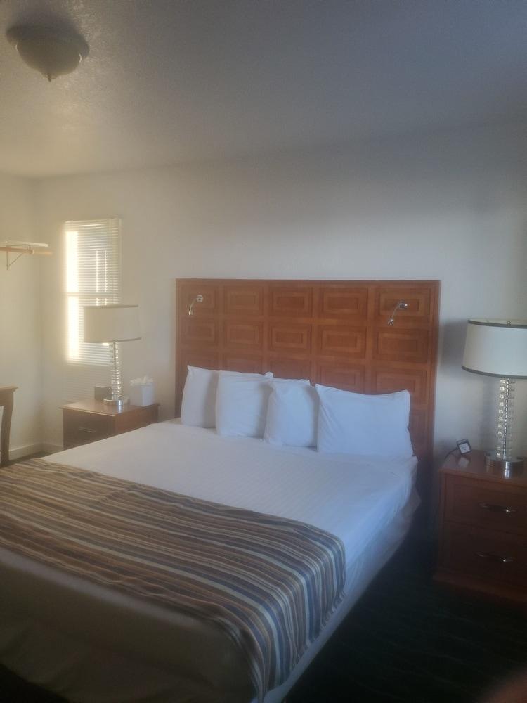 Bayview Lakefront Motel photo 5