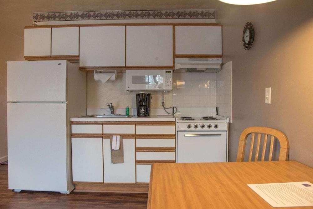 Affordable Corporate Suites - Lanford photo 24