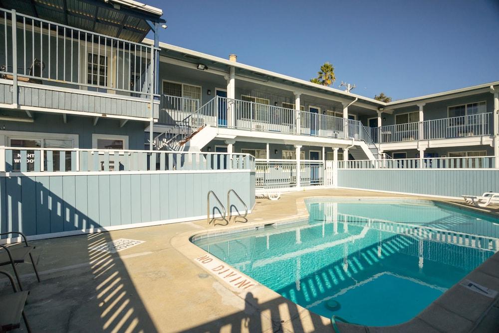 Salt Air Lodge photo 20