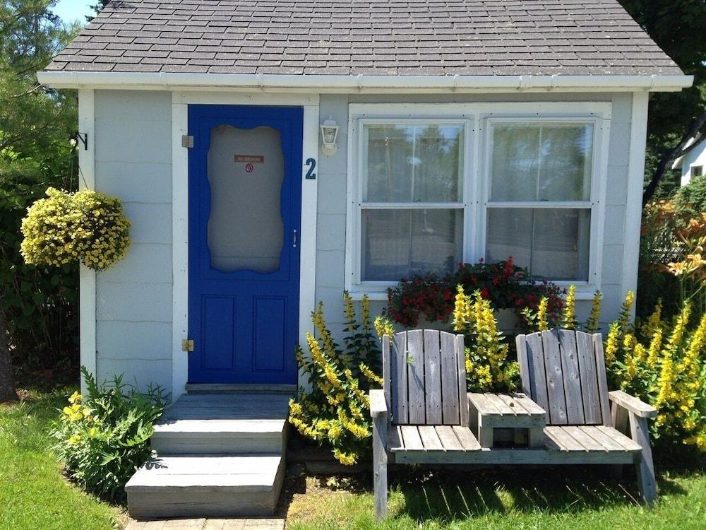 Isleview Motel and Cottages photo 4