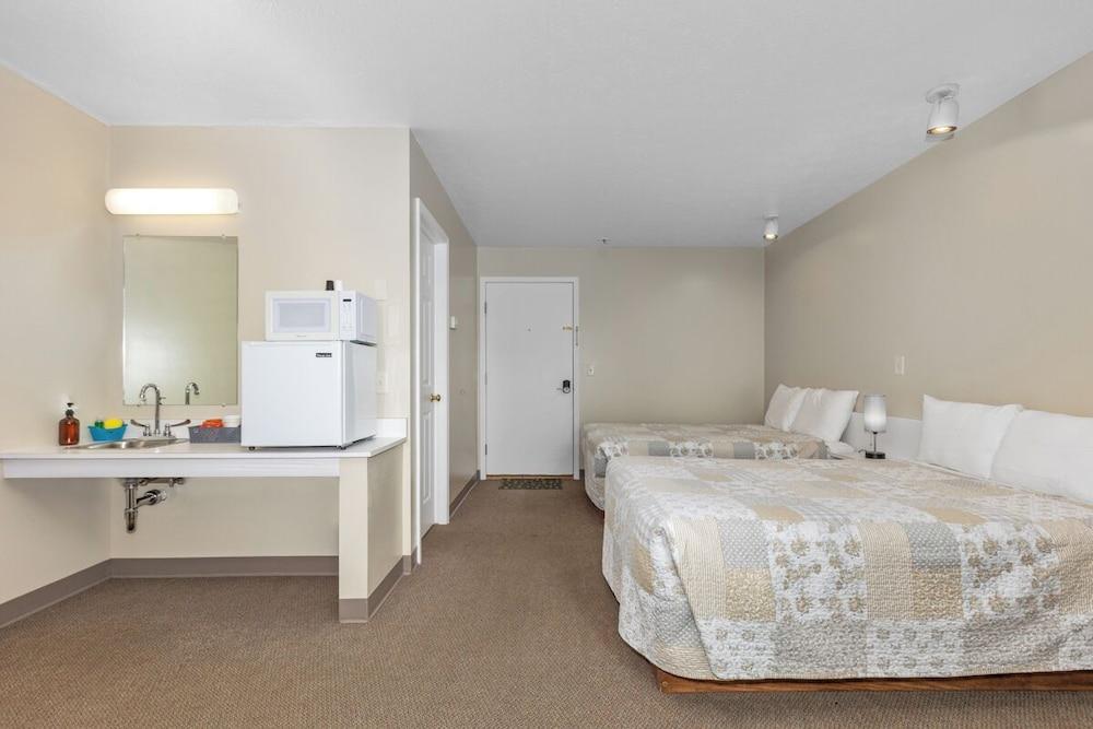 The Lakeview Motel photo 34