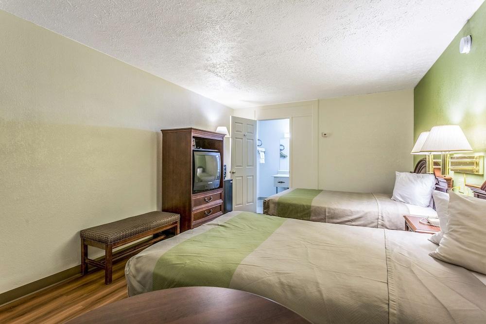 Americas Best Value Inn Edgewood photo 16