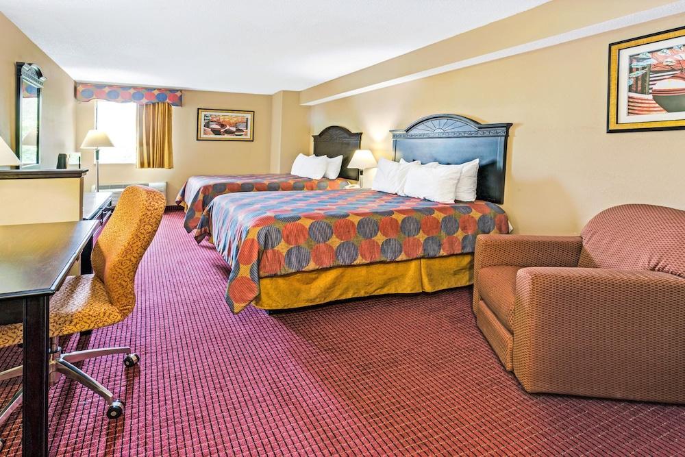 Days Inn & Suites by Wyndham Jeffersonville IN photo 3