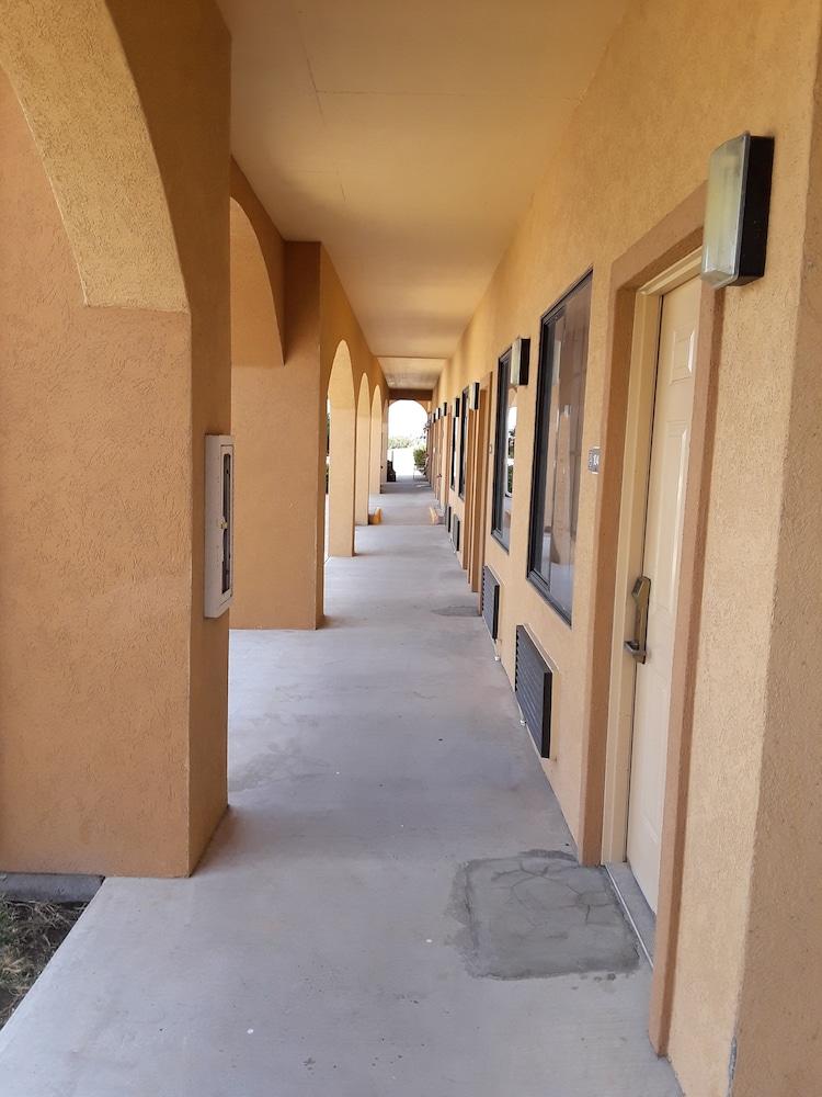 Sunbridge Inn & Suites photo 18