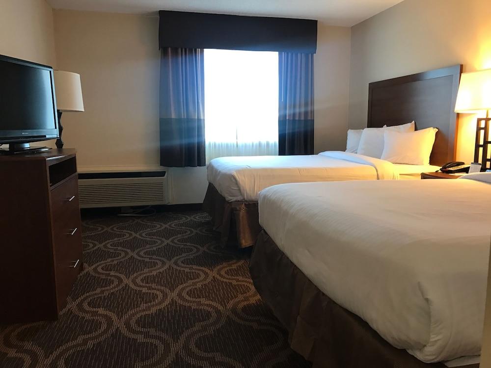 Ashmore Inn and Suites photo 25