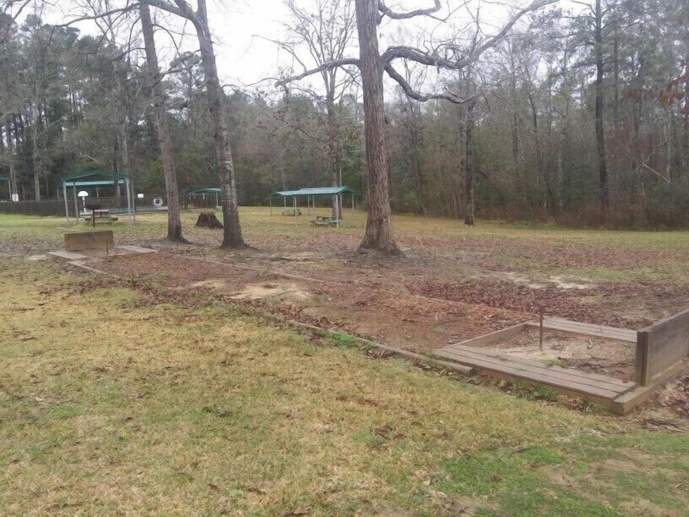 Whispering Creek Lodging & RV Resort photo 4