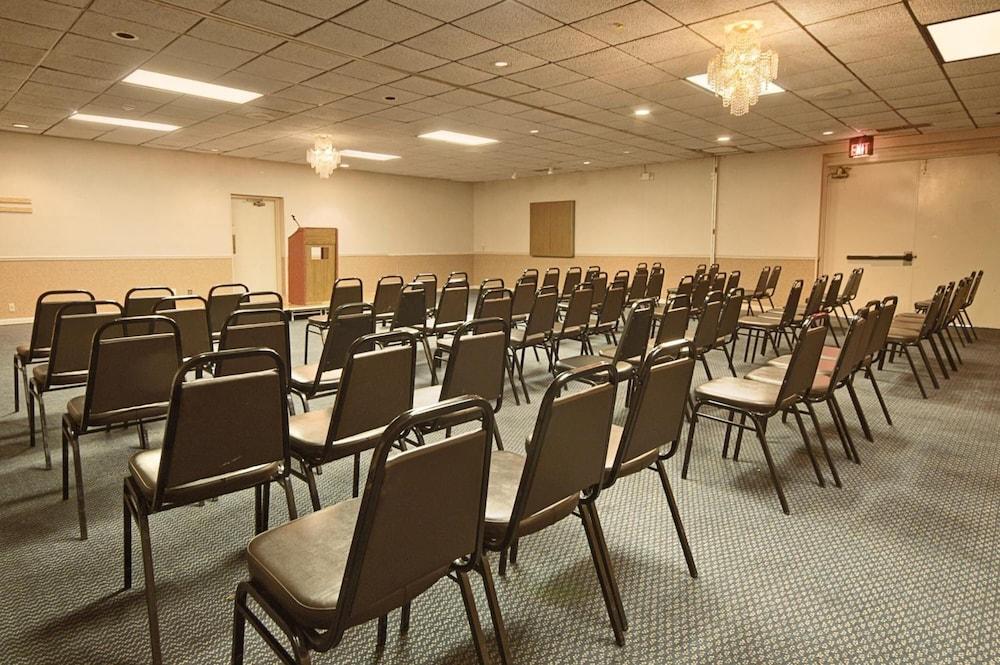 Columbus Grand Hotel & Banquet Center photo 34