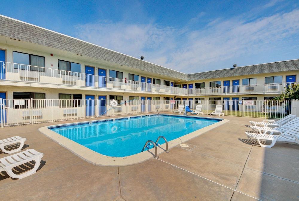 Motel 6 Wichita, KS photo 16