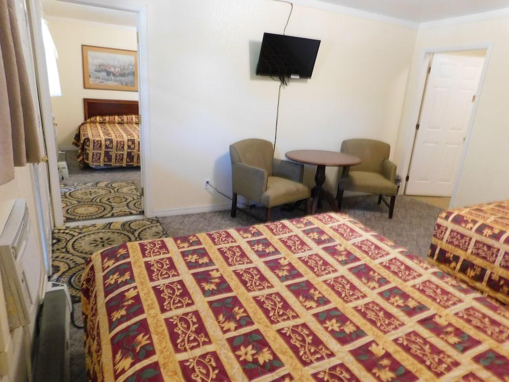 Little Shamrock Motel photo 19