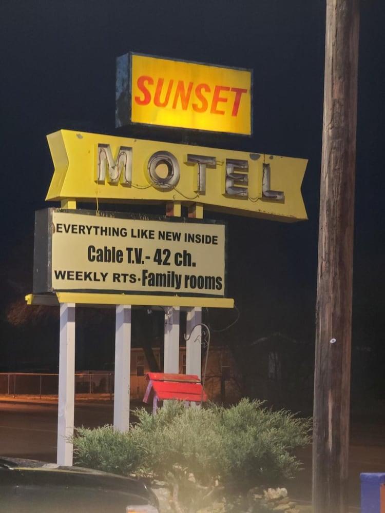 Sunset Motel photo 10