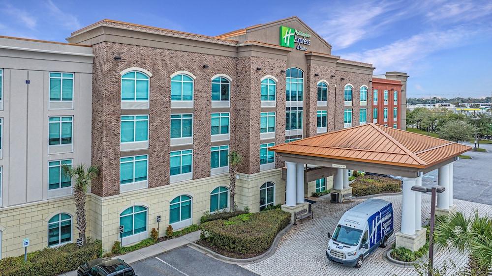 Holiday Inn Express & Suites Charleston Arpt-Conv Ctr Area photo 78