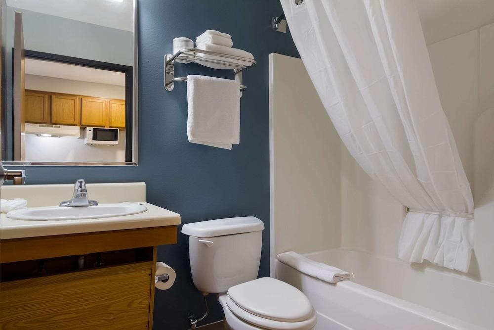 WoodSpring Suites Jacksonville East 295 Cruise Port photo 19
