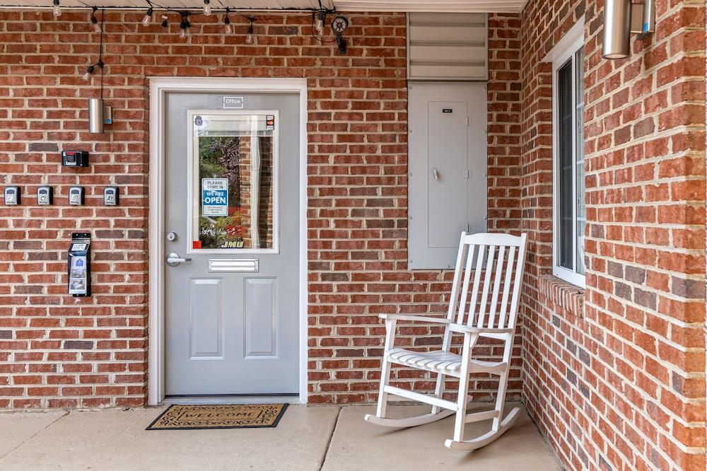 Affordable Suites of America Harrisonburg photo 2