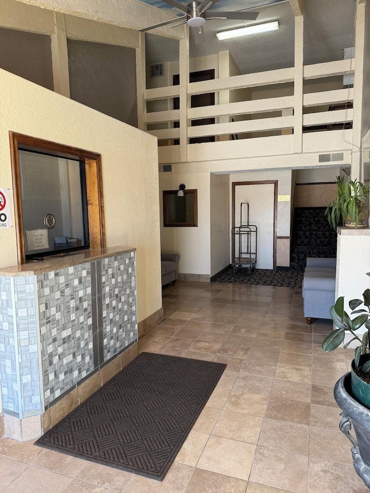Peddlers Inn Motel photo 2