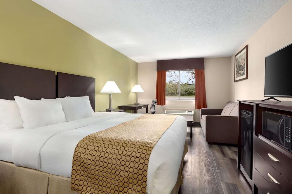 Baymont by Wyndham Monroe photo 18