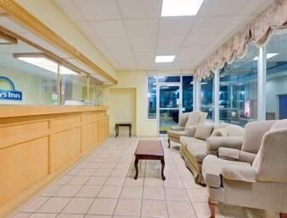 Days Inn by Wyndham Waynesboro photo 7