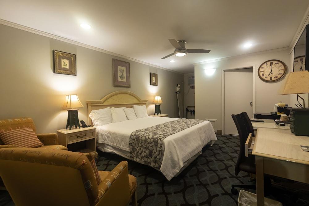 Atrium Inn photo 17