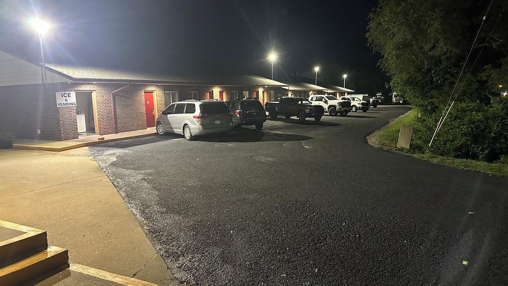 Economy Inn photo 16