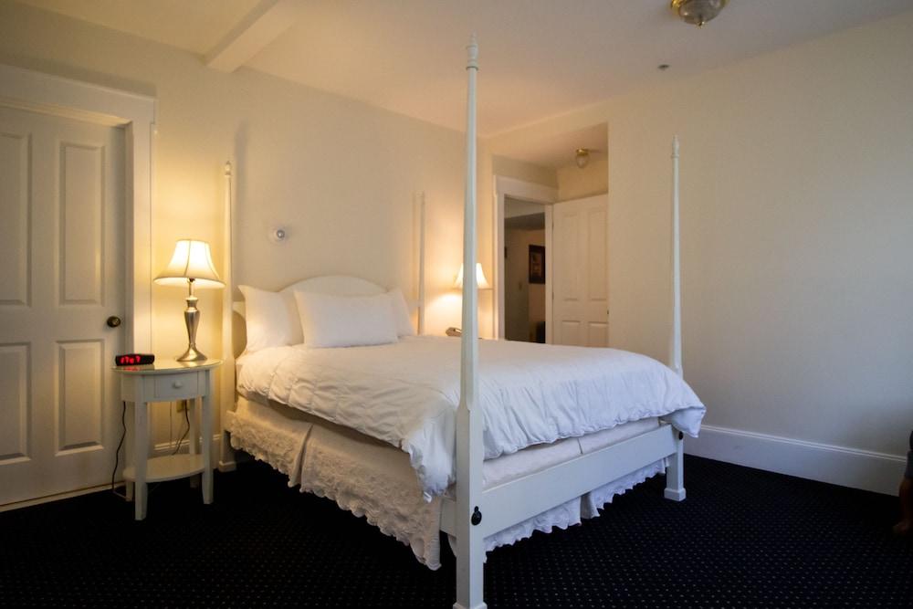 Delamater Inn photo 55