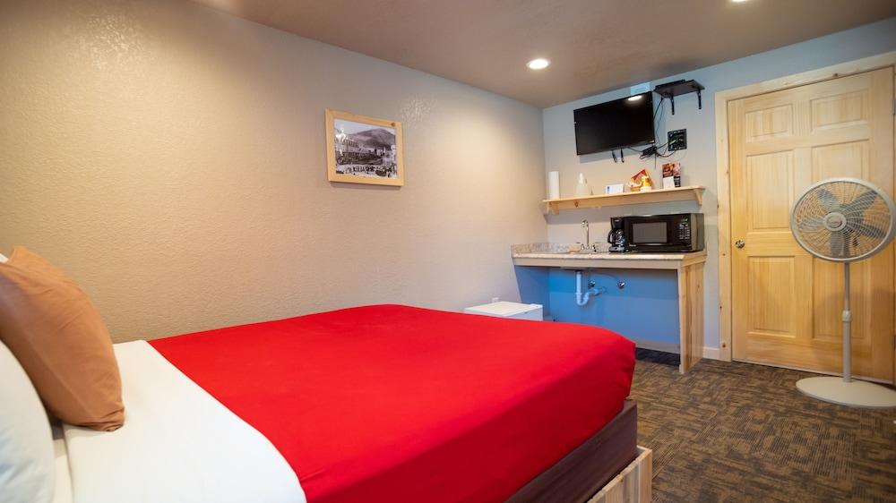 Triangle Motel photo 30