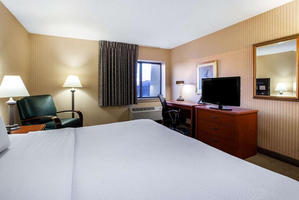 La Quinta Inn by Wyndham Detroit Southgate photo 25