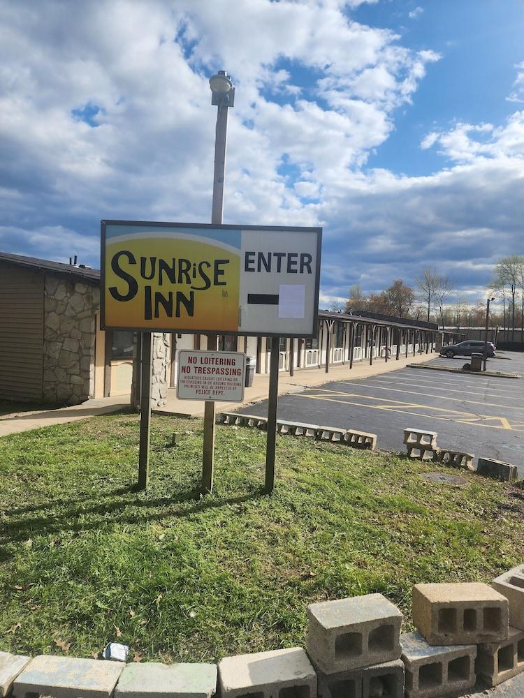 Sunrise inn photo 10