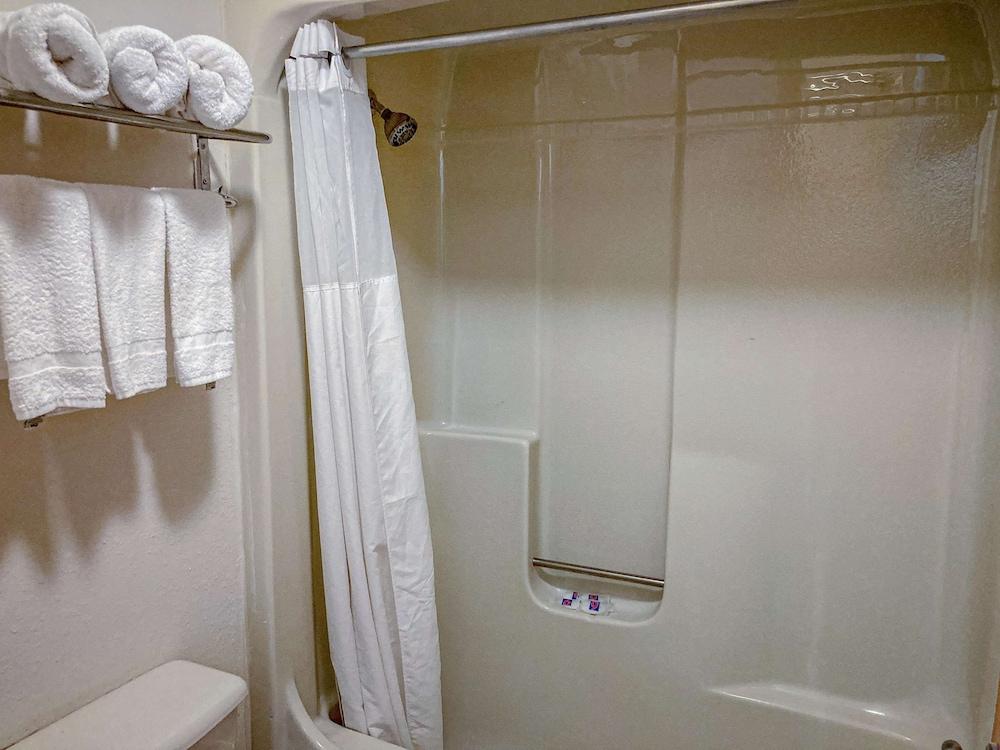 Motel 6 Elkhart, IN photo 18