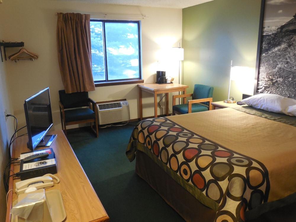 Super 8 by Wyndham Buffalo photo 3