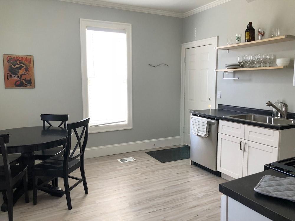Midtown Manor photo 15