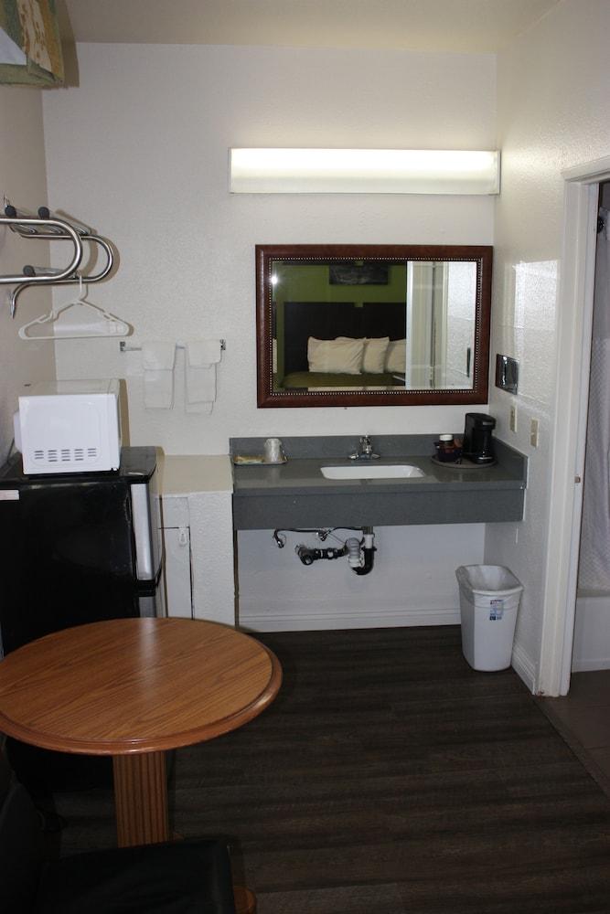 Express Inn photo 9
