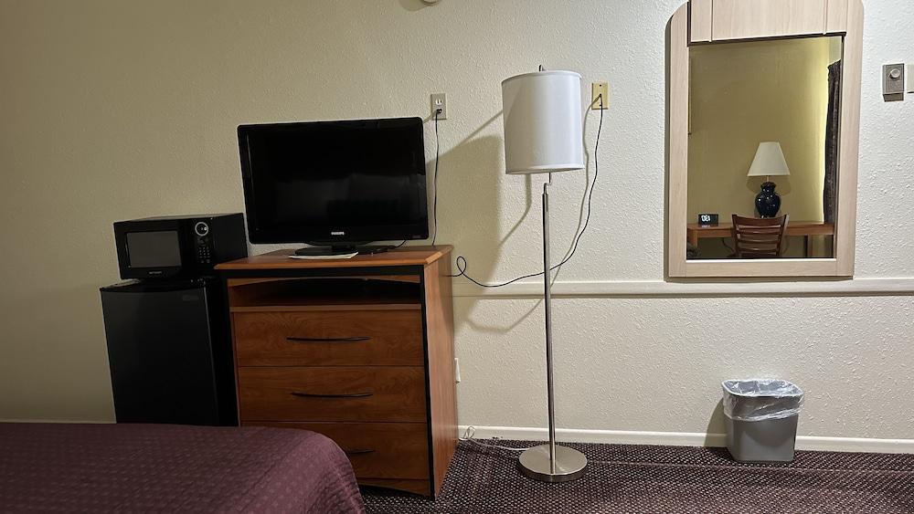 Economy Inn photo 22