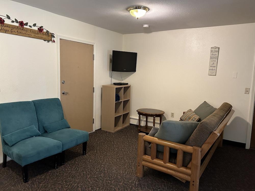 Bird Creek Motel photo 13