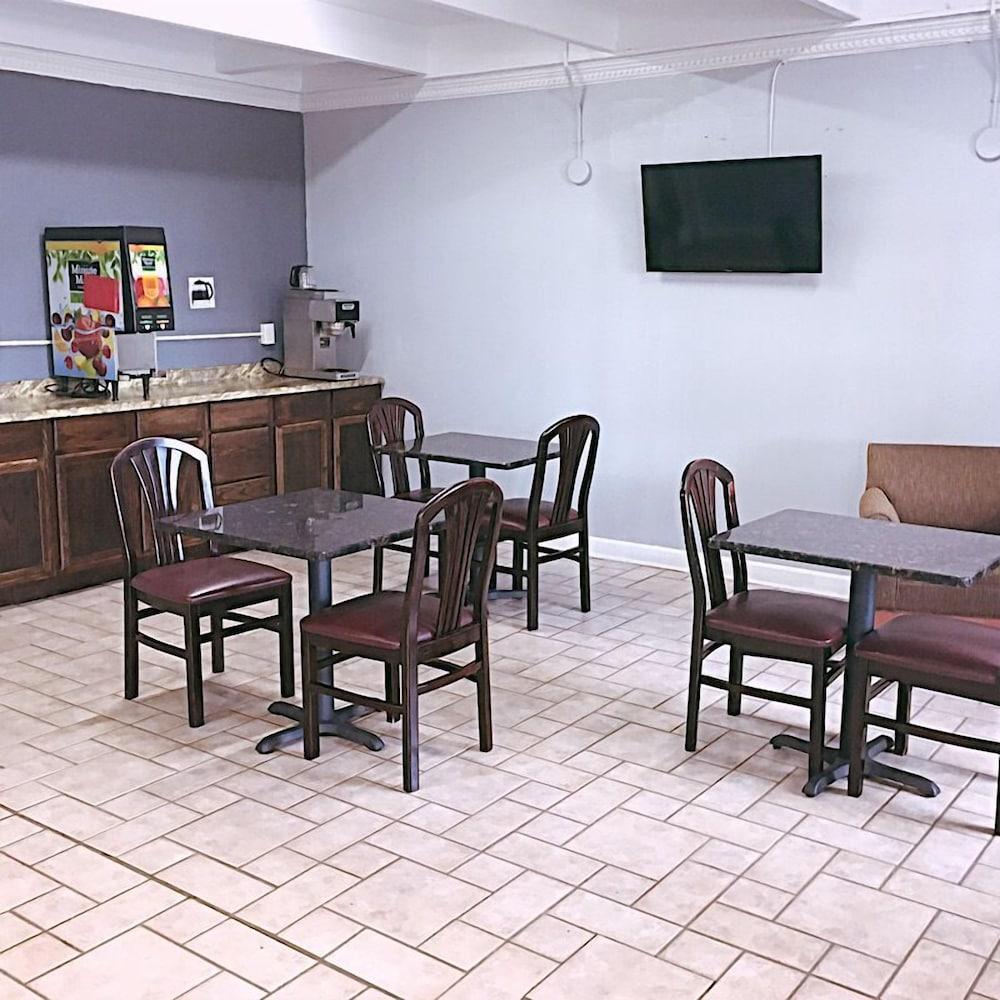 Travelers Inn photo 5