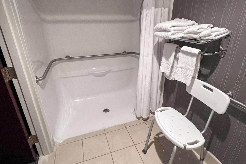 Country Inn & Suites by Radisson, Columbus-Edinburgh photo 49