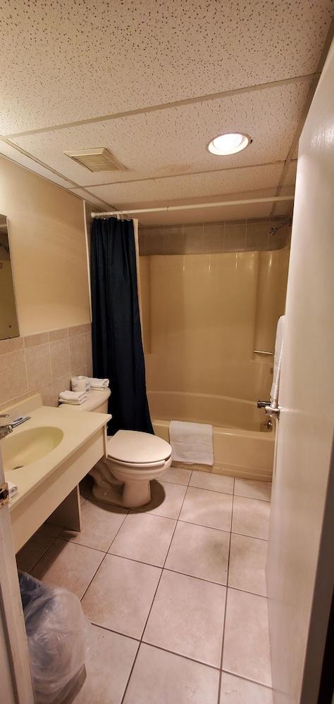 Bay Breeze Motel photo 9