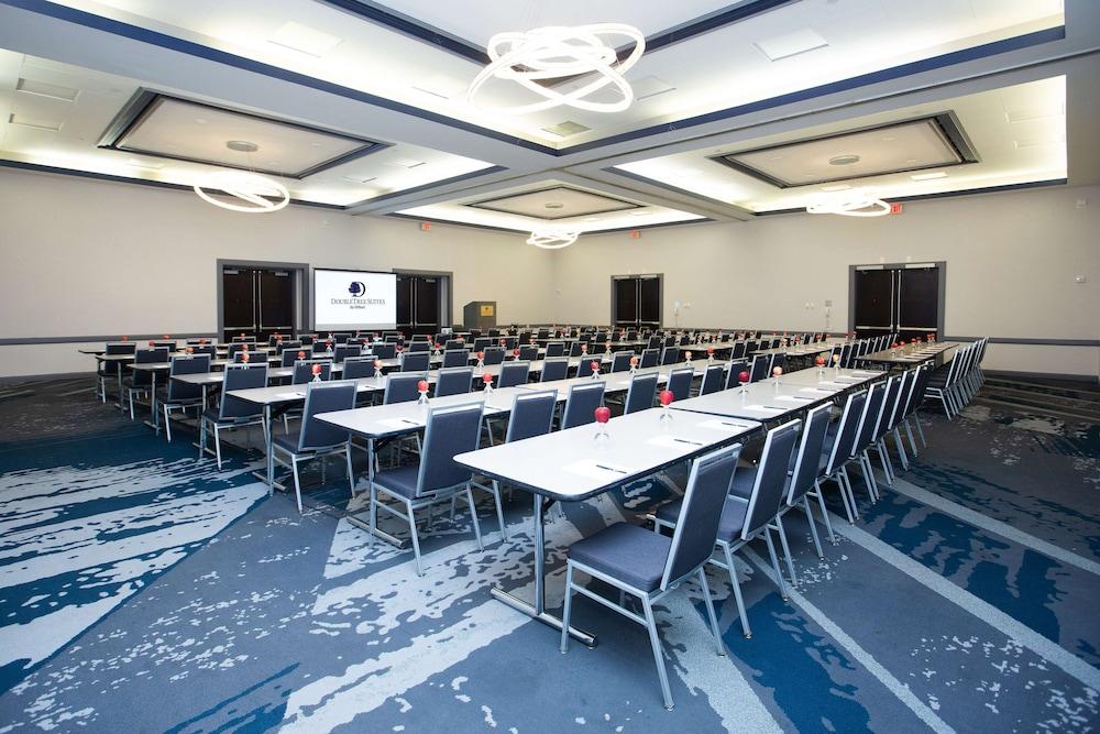 DoubleTree Suites by Hilton Htl & Conf Cntr Downers Grove photo 62