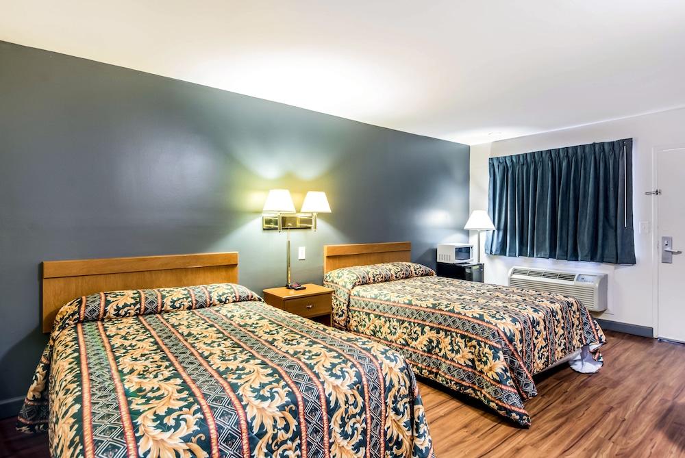 Rodeway Inn Richmond South photo 2