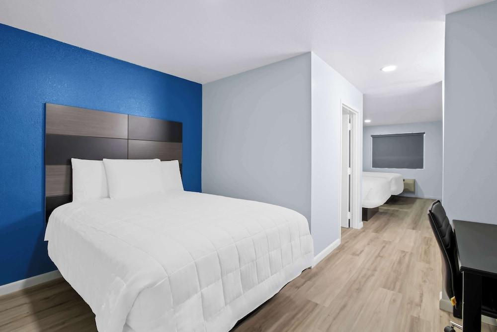 Americas Best Value Inn Gonzales photo 13