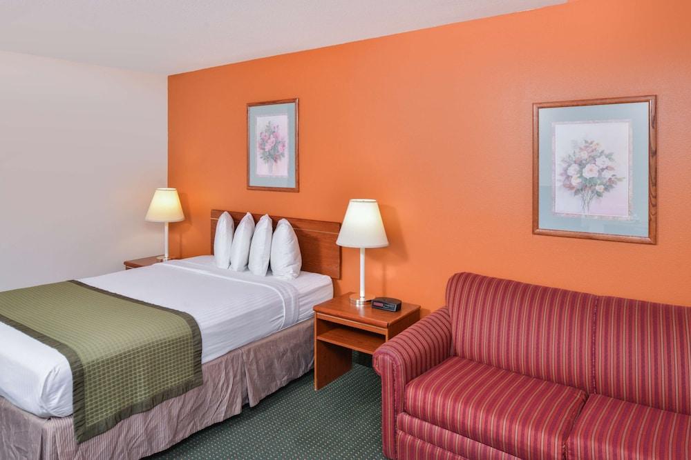 Travelodge Suites by Wyndham Newberg photo 27