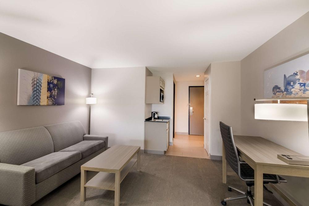 Best Western Plus Killeen/Fort Cavazos Hotel & Suites photo 10