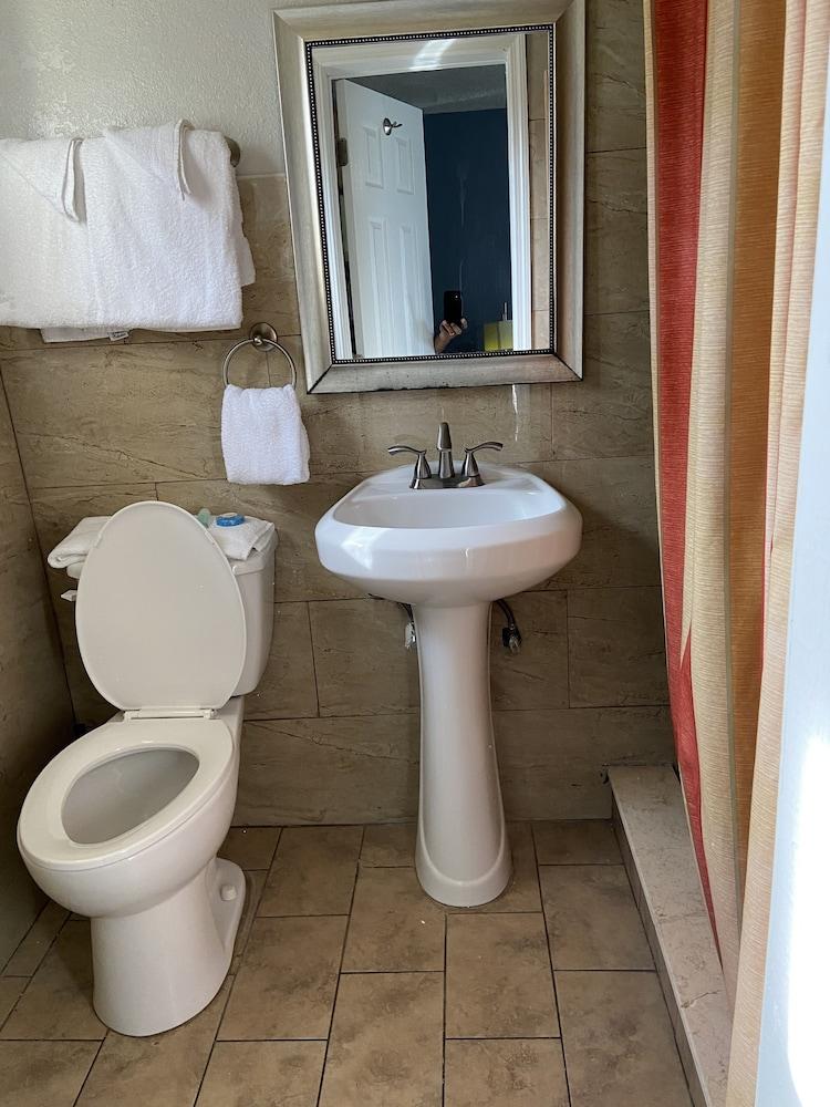 Delux Inn Clearwater photo 22