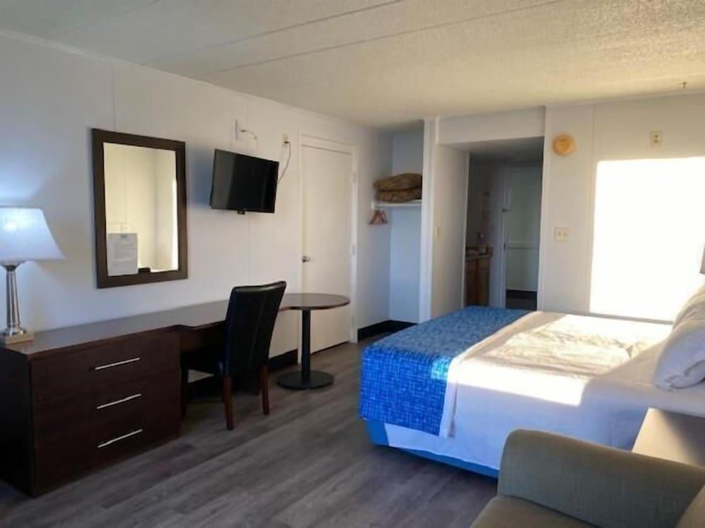 Fenwick Islander Motel photo 11