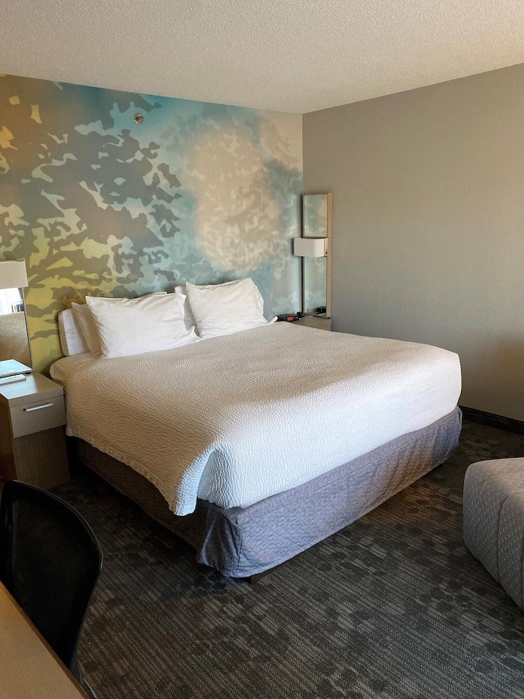 Courtyard by Marriott Raynham photo 14
