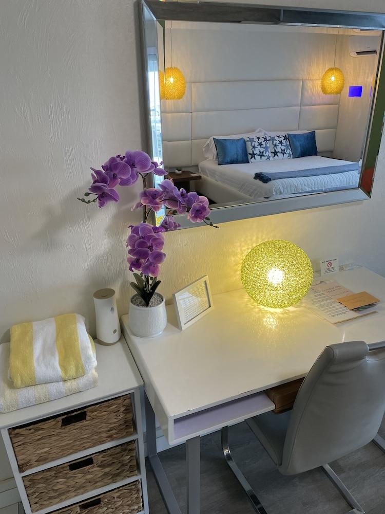 The Salty Mermaid Oceanfront Hotel photo 24