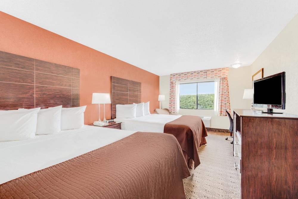 Baymont by Wyndham Midland Airport photo 16