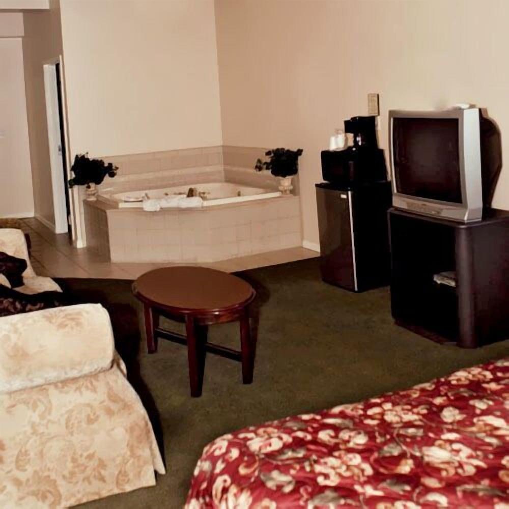 Colonie inn and Suites photo 3